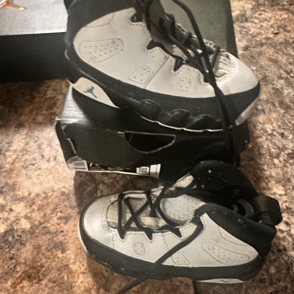 Retro Jordan’s 9 size 7T brand new in original box
